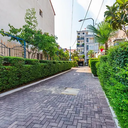 Apartment Garden 21