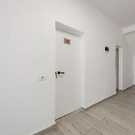 Apartmán Garden 21 *