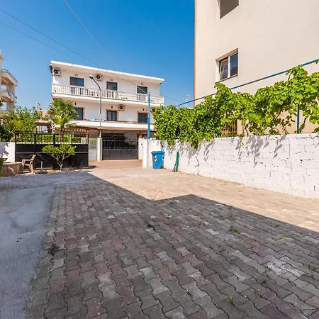 Garden 21 *