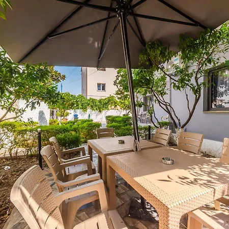 Garden 21 * Durres