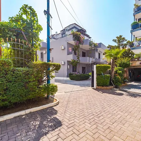 Garden 21 * Durres