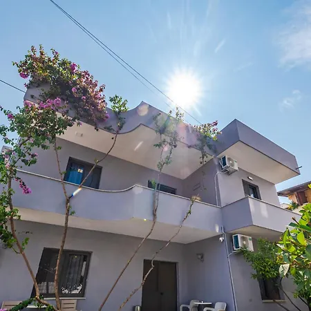 Garden 21 Apartment *