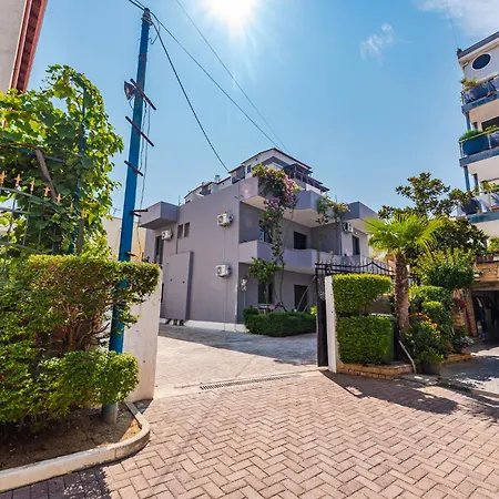 Garden 21 Apartment